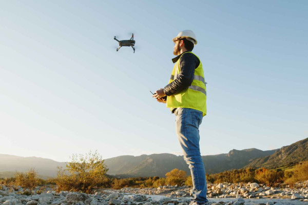 Inspección industrial con drones · Topógrafos Servicios Topográficos y Geomáticos Saldes
